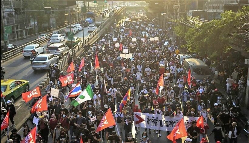 Injuries and arrests as Bangkok protests turn violent