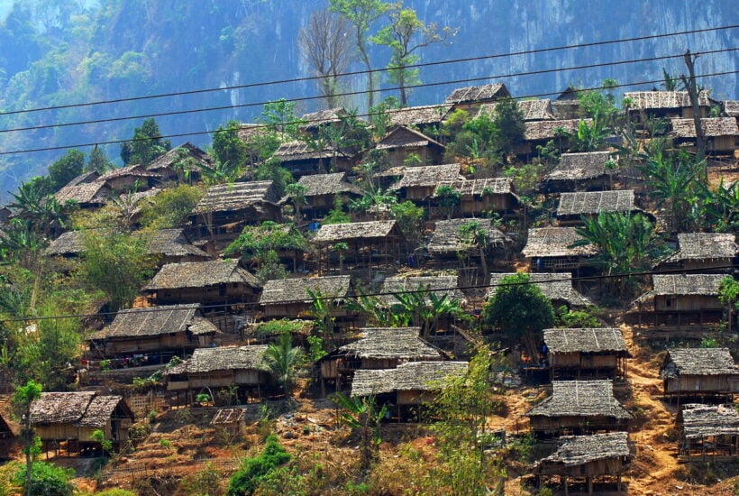 Hundreds of Burmese refugees flee to Thailand, risking arrest and deportation