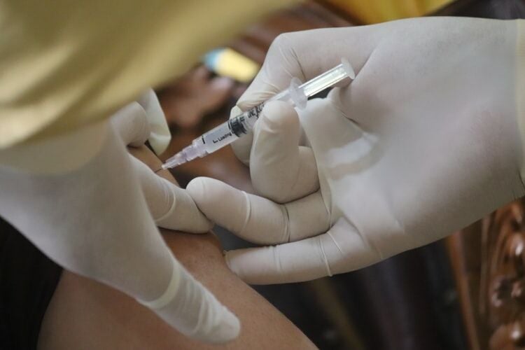 Government urged to clarify private hospitals’ vaccination role