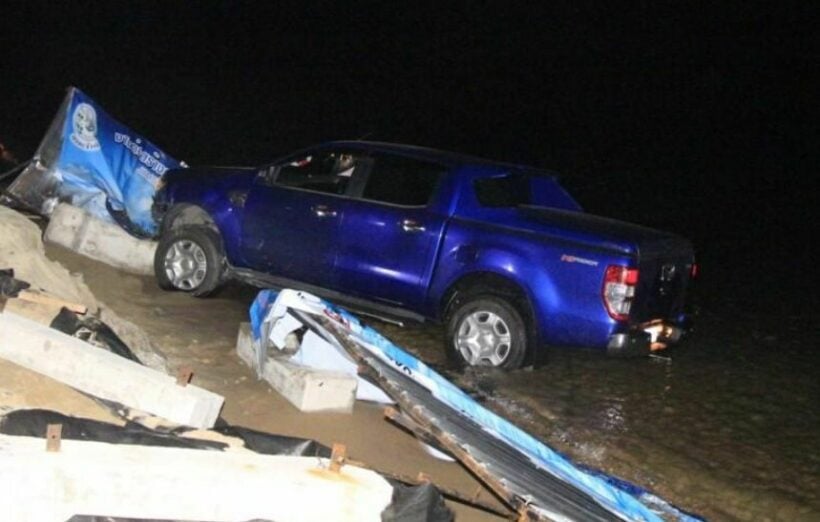 Pickup truck driver swerves into water off Pattaya