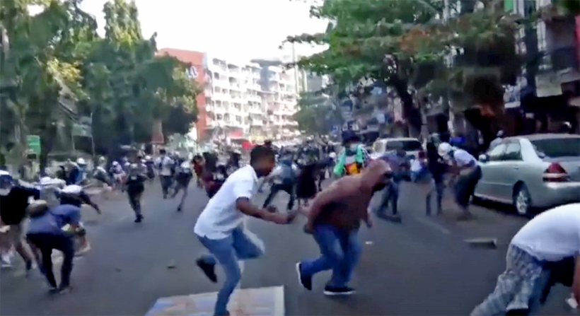 10 rebel groups in Myanmar throw their support behind anti-coup protesters | VIDEO