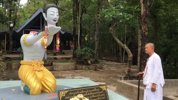 Thai monk beheads himself with guillotine in attempt to reach nirvana, followers could face charges