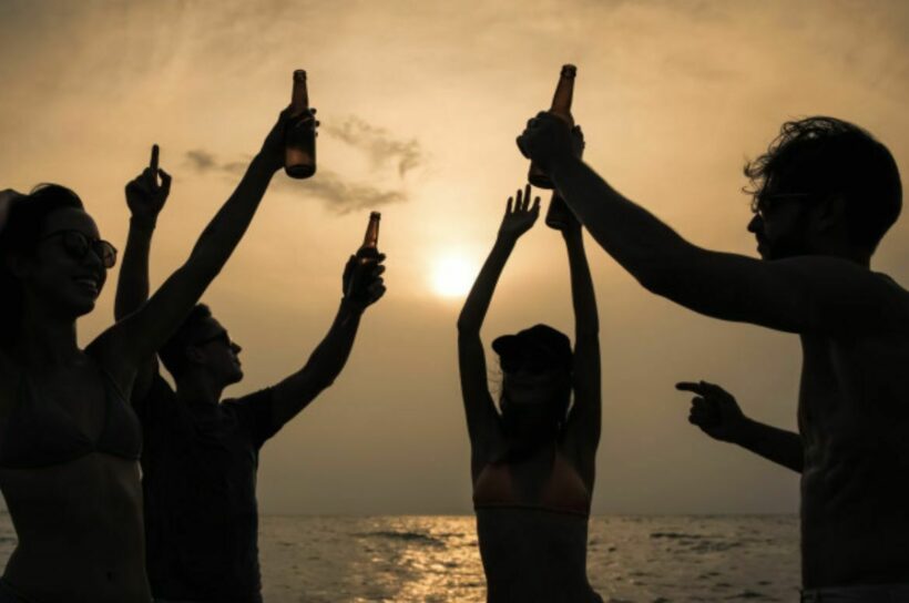 12 Covid-19 violators busted drinking on Patong Beach