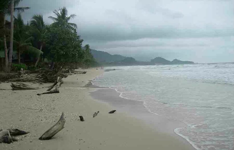 Man missing after speedboat capsizes in rough seas off Koh Chang