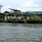 25 houses collapse into canal in Samut Prakan | Thaiger