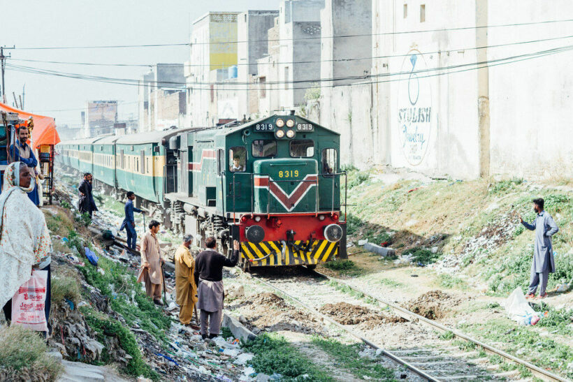 Train accident leaves 30 dead in Pakistan