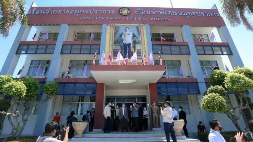 Samut Prakan inmates getting vaccinated