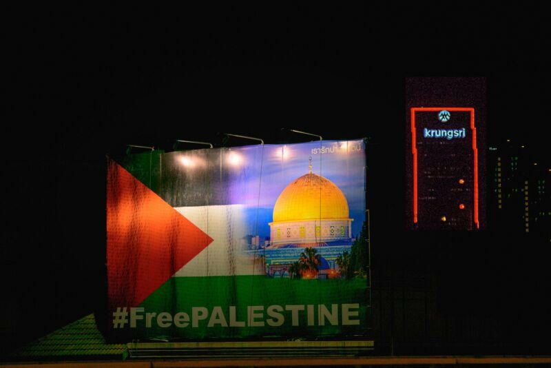 #FreePALESTINE billboard taken down in Bangkok