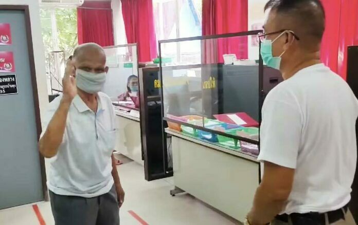 Unsatisifed with haircut, grandfather goes to police station for help