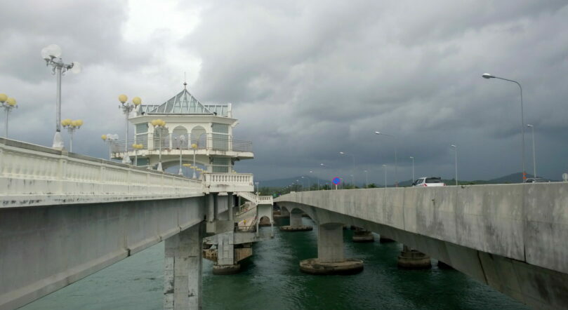 Phuket police to patrol bridges for Covid carriers