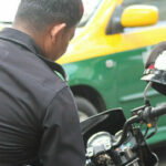 Crepe seller alleges he was abducted, threatened by Nonthaburi police officer | Thaiger