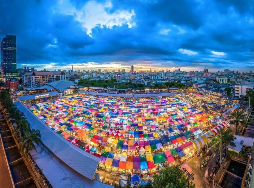 Saturday at Bangkok's Chatuchak market - BBC Travel