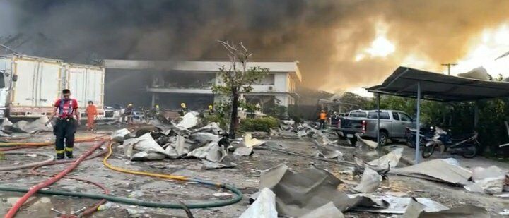 LATEST: Samut Prakan factory fire under control | News by Thaiger