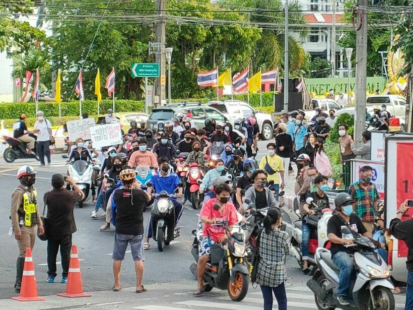 Phuket “car mob” protest demands the removal of PM, calls for mRNA vaccines