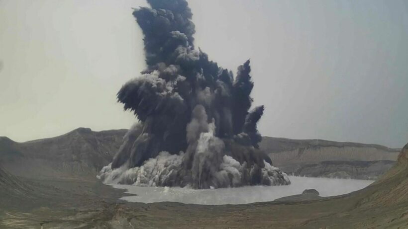 Volcano eruption in the Philippines, thousands evacuated