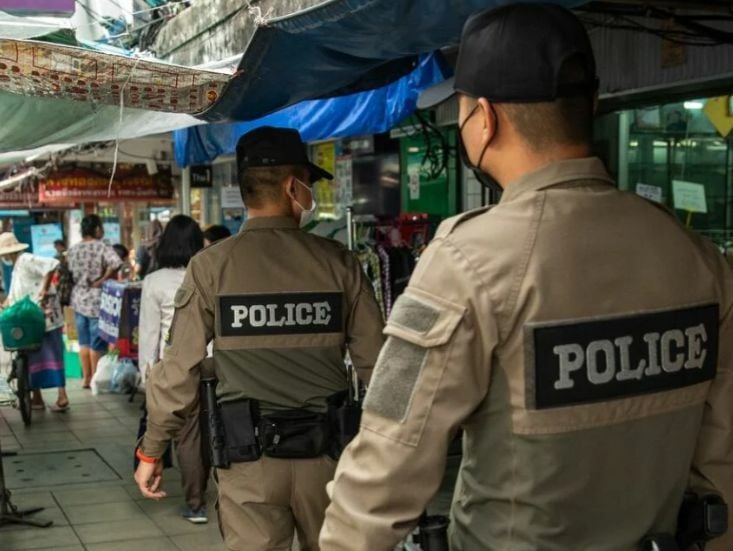 Market vendor goes to police station, reports a spirit is harassing her