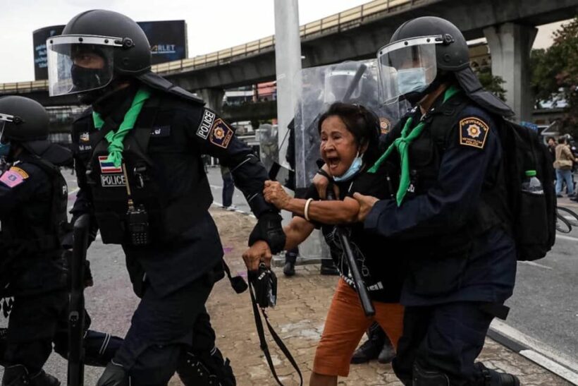 Anti-government protests, clashes with police continue for second day in Bangkok