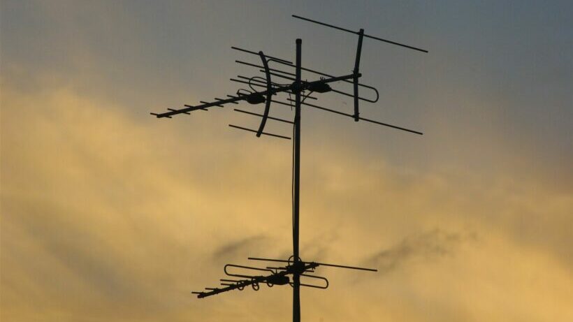 Man drunkenly climbs antenna tower in Bang Lamung following argument with wife