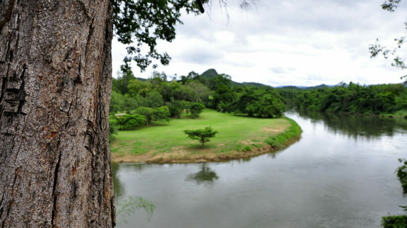 Police raid Kanchanaburi resorts for land encroachment