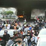 Bangkok police arrest 12 year old and others at Din Daeng intersection for violating curfew | Thaiger