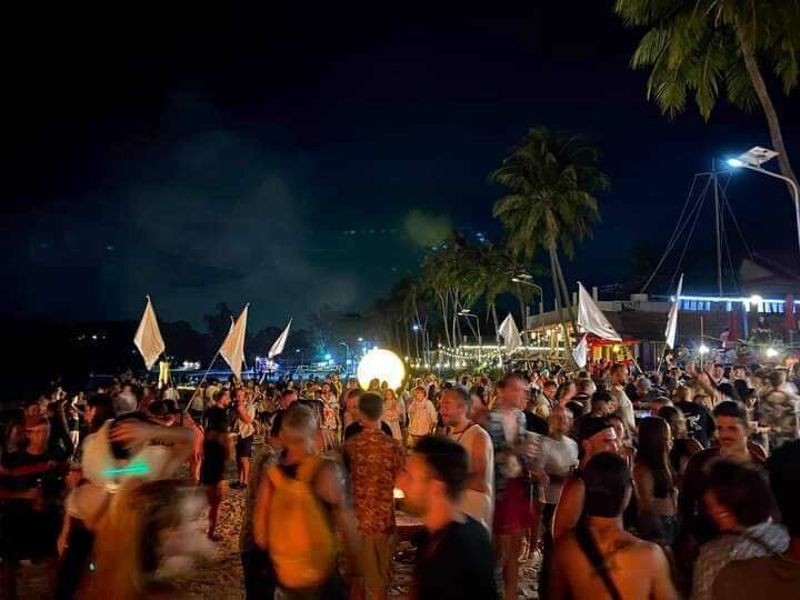 Thailand's bars and beach parties remain strictly closed (cough) | News by Thaiger
