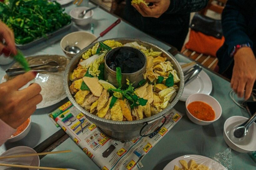 Learn how to eat like a local - Thai table manner | News by Thaiger