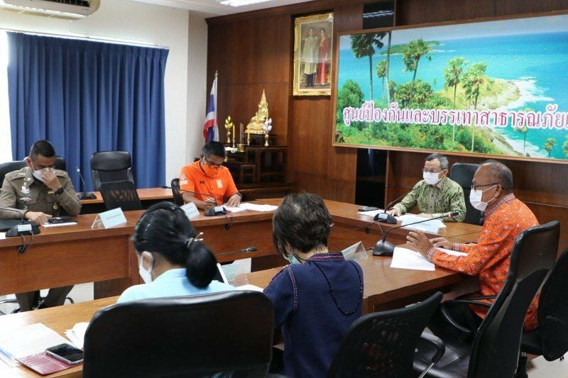 Phuket officials prepare for road accidents with 17 new banners