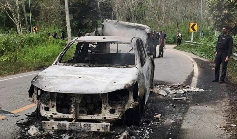 Six gunmen attack police vehicle in Deep South, two officers injured