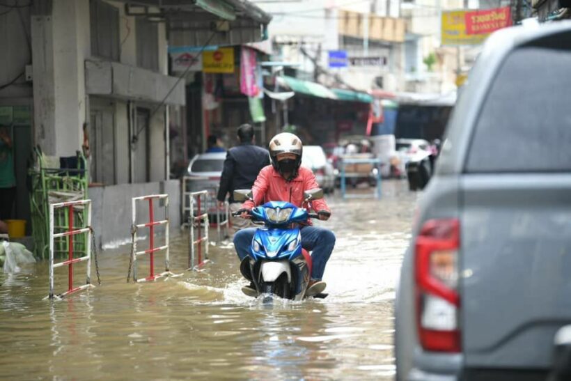 น้ำท่วมกรุงเทพฯ สมุทรปราการ ริมแม่น้ำเจ้าพระยา ช่วงน้ำขึ้น |  ข่าวโดย Thaiger
