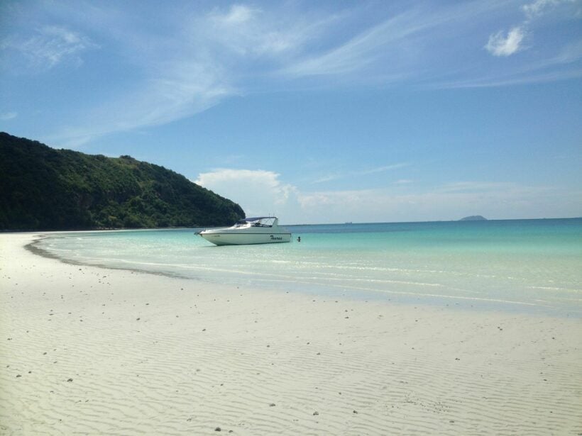 Tourists stranded an island off the coast of Sattahip rescued by Royal Thai Navy