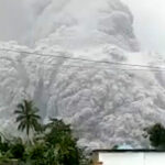 Volcano eruption in Indonesia; 1 dead, thousands flee | Thaiger