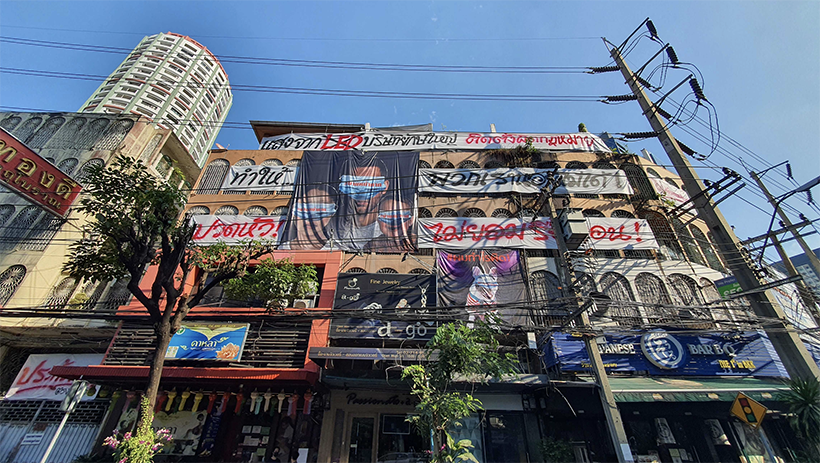 Massive LED billboard cluster causes sleepless nights in Thong Lor