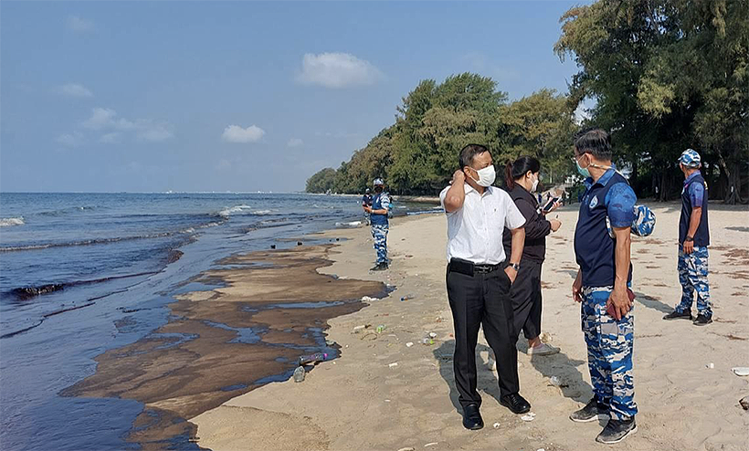 Thailand's Rayong province declares emergency as oil slick reaches beach | News by Thaiger