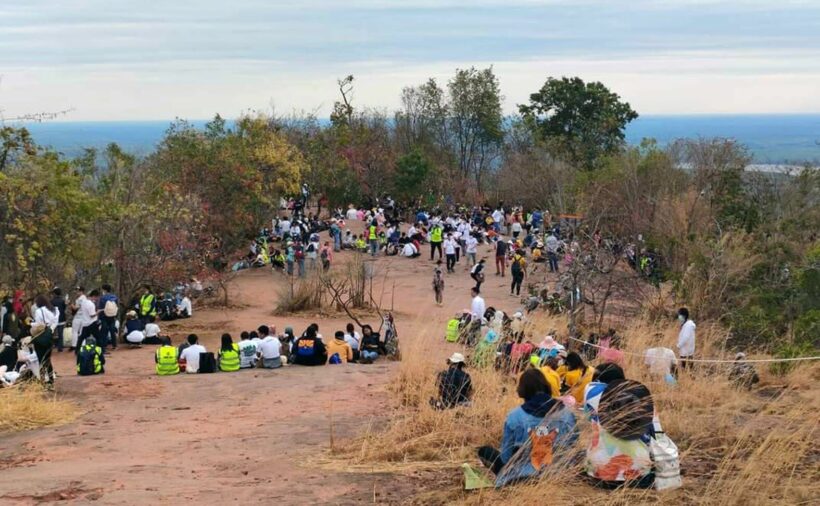 Hundreds of Thai tourists stuck on mountain while visiting Naga Cave