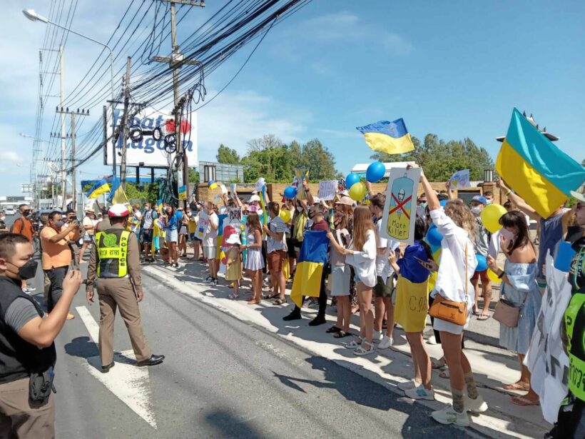 Ukrainians and Russians in Thailand gather in Phuket to call for peace