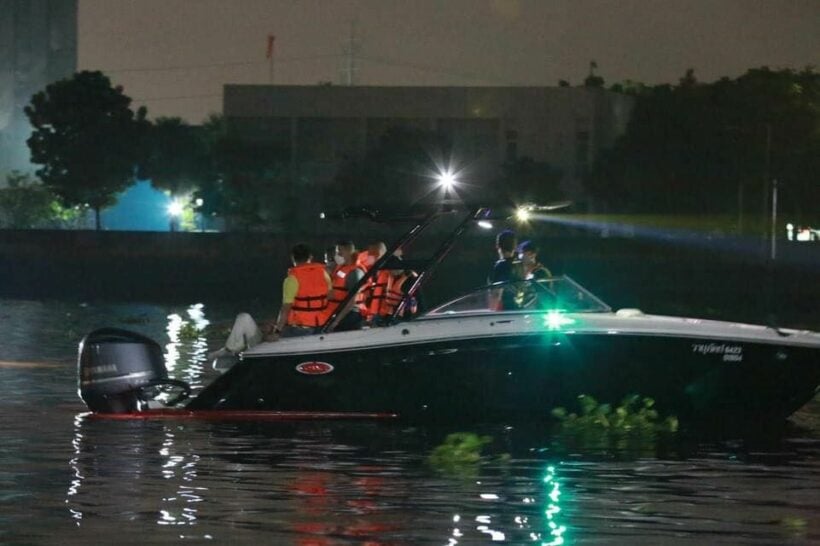 Tangmo’s friend reenacts incident for police to show how the actress fell in the Chao Phraya River