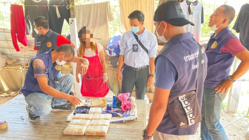 Sandwich seller in Isaan arrested for smuggling amphetamine from Laos