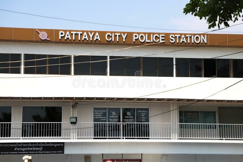 Pattaya man allegedly threatens tourists with knife at mall