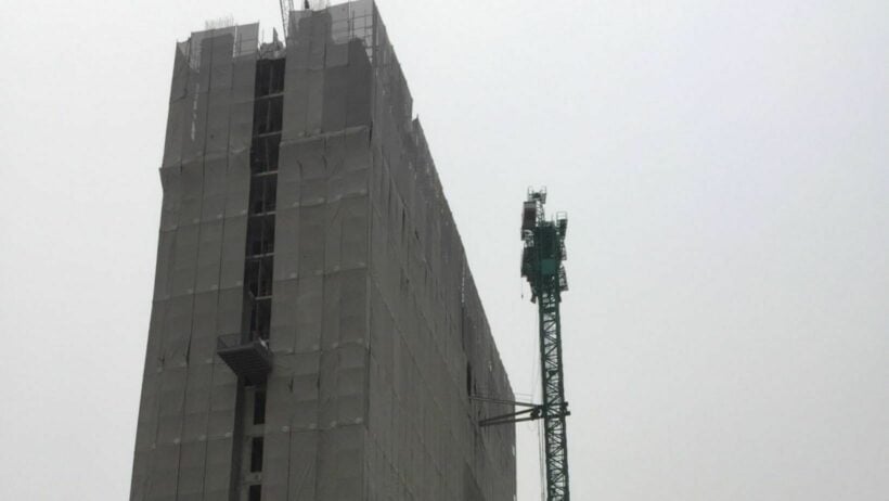 Crane arm breaks at Bangkok construction site, 1 man killed, another injured