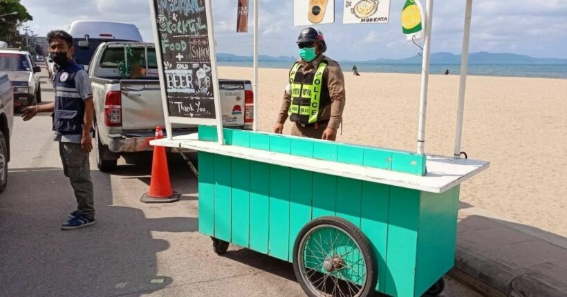 Chon Buri authorities reorganise vendors at Na Jomtien Beach