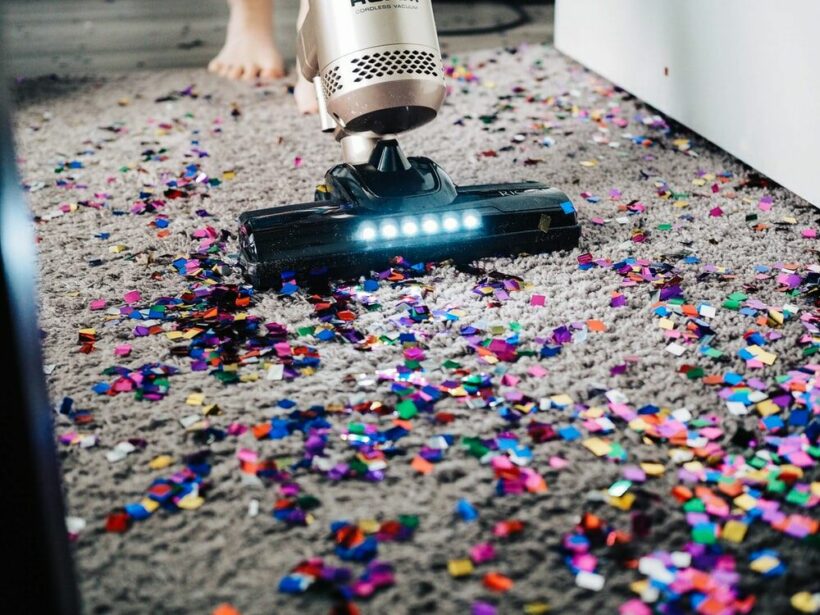 This Electric Bathtub Scrubber Takes the Chore Out of Chores