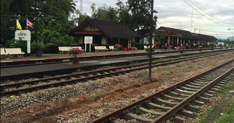 Train hits car, killing young girl in South Thailand