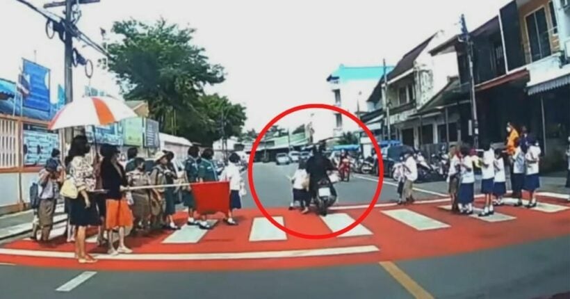 Student hit by motorbike on zebra crossing in front of school in Trang