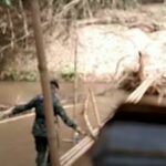 VIDEO: Thai soldiers destroy footbridge used by Burmese refugees fleeing unrest | Thaiger