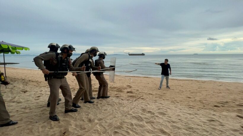 VIDEO: Pattaya police rehearse controlling drunk tourists with metal poles