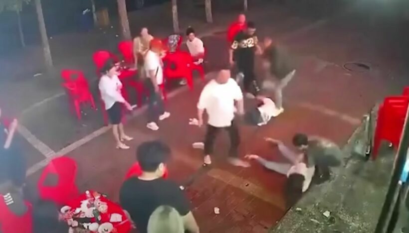 Men brutally attack group of women at restaurant in China