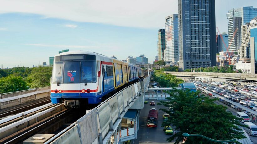 Passengers still required to wear face masks on BTS Skytrain