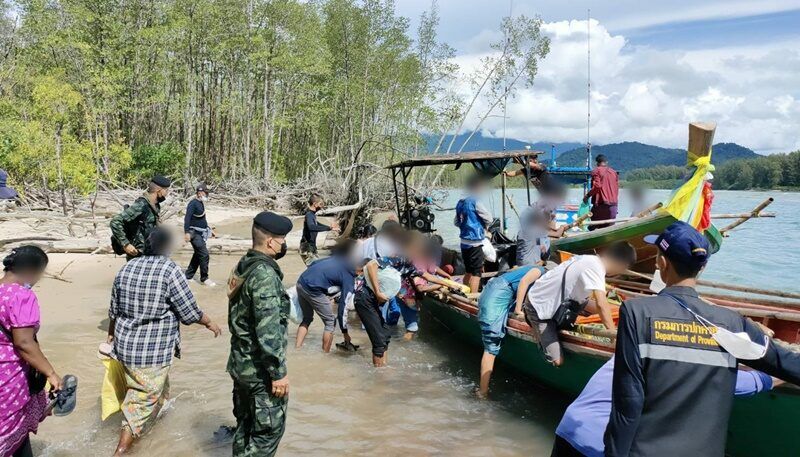 Burmese refugees left stranded on desert island in Thailand for 3 days