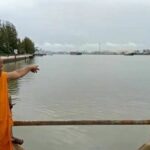 Buddhist monks save child from drowning in the Chao Phraya river | Thaiger