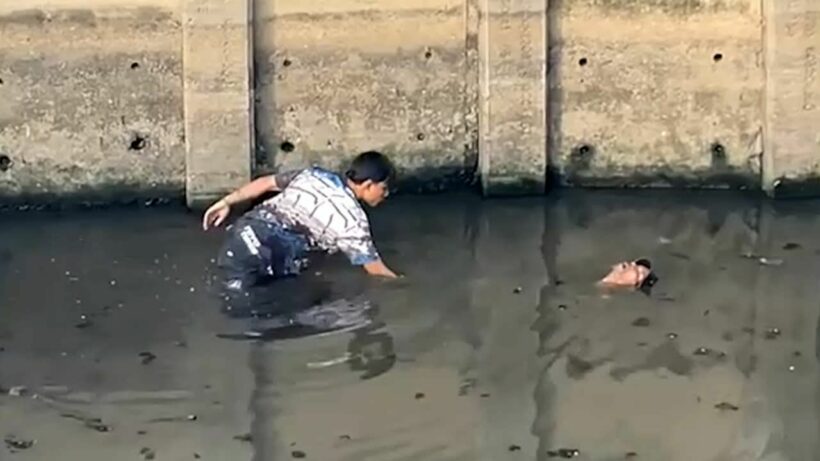 “Corpse” floating in Bangkok canal turns out to be old man meditating